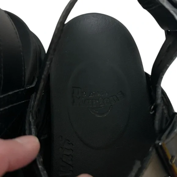 Dr. Martens Voss Platform Sandal Women's
Black 81/2 chunky - Picture 3 of 7